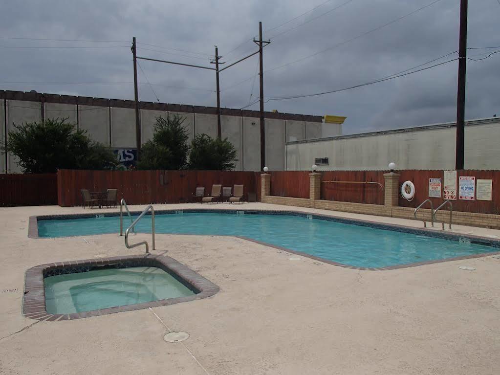 Days Inn & Suites By Wyndham Corpus Christi Central Esterno foto